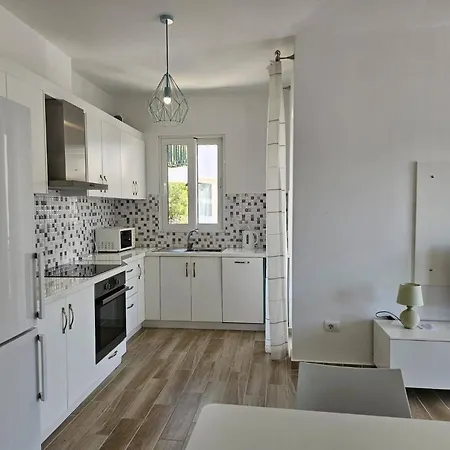 One Bedroom In Apartment *